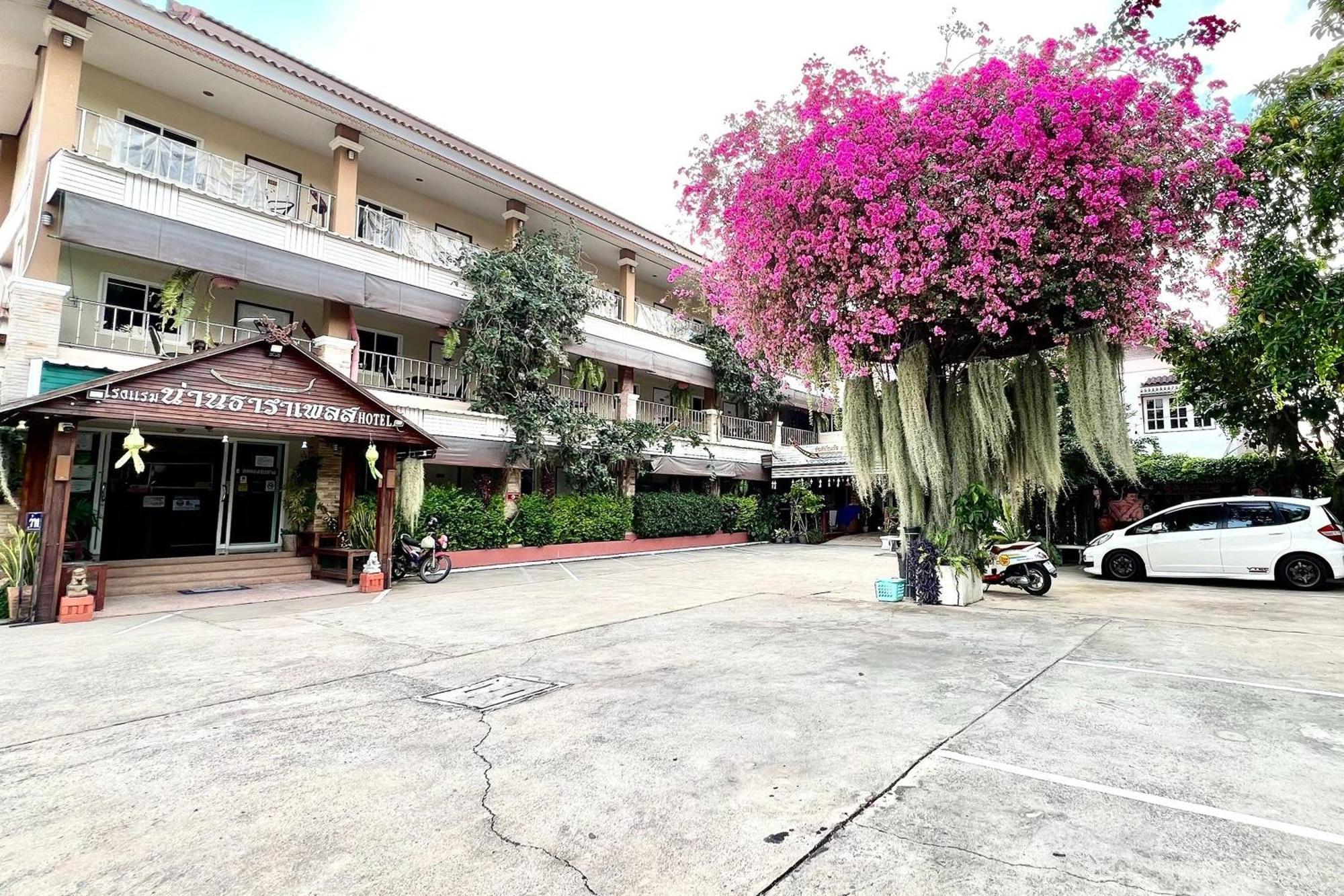 Nan Thara Place Esterno foto